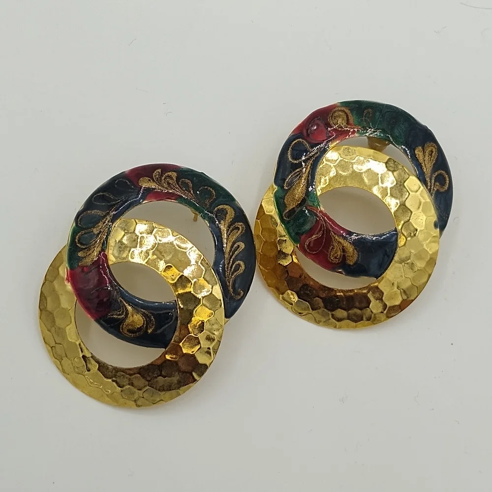 Double Circle Hammered Gold tone and Enamel Post Back Earrings 1980s Vintage - Picture 8 of 8